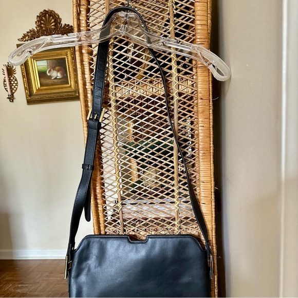 India Hicks Maddison May Black Leather Crossbody with Magnetic Closure - Picture 3 of 4